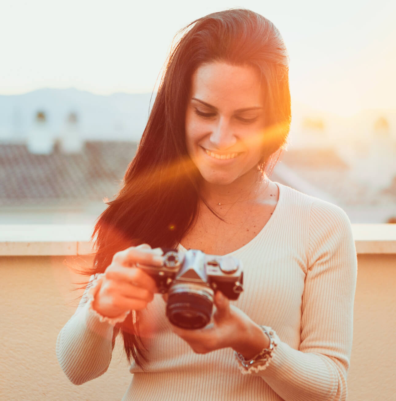 testimonial-hero-img